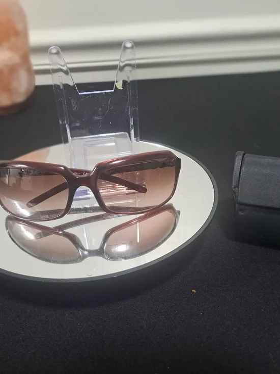 Dolce.& Gabbana Brown Gradient Sunglasses with Gold Logo & 2 Sunglass cases - Picture 8 of 13